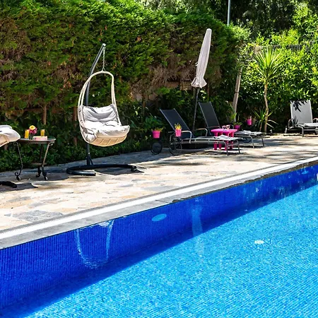 Oda ve Kahvaltı Ay 4*