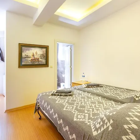 Oda ve Kahvaltı Ay