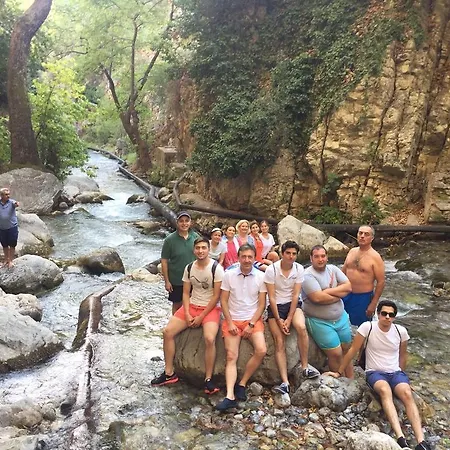 Oda ve Kahvaltı Ay